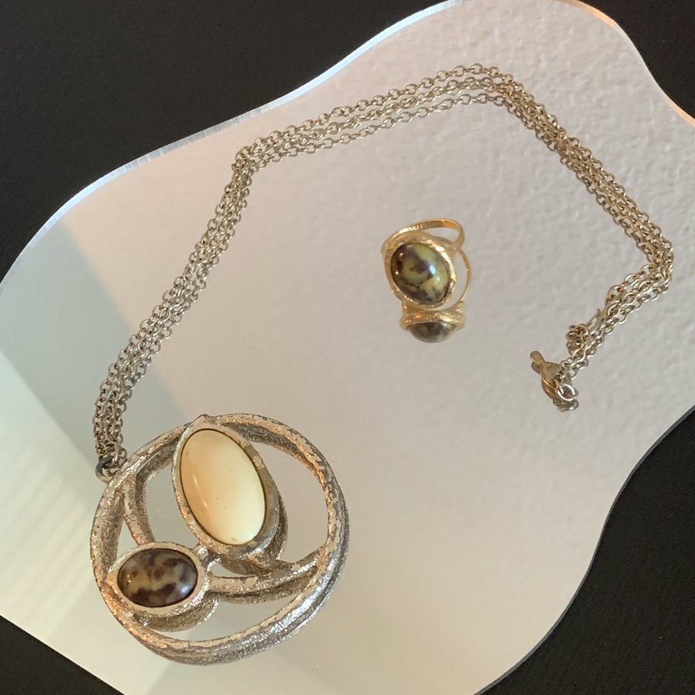 1974 Sarah Coventry Desert Flower Necklace + ring